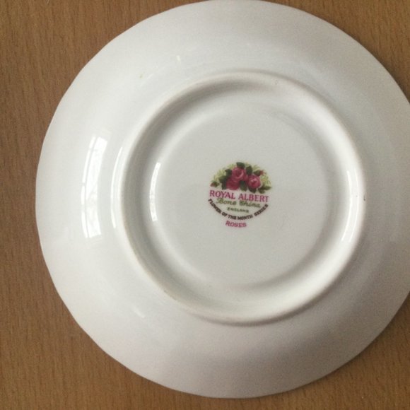 Royal Albert Flower of the Month Series - Roses set of two Saucers - Picture 6 of 6